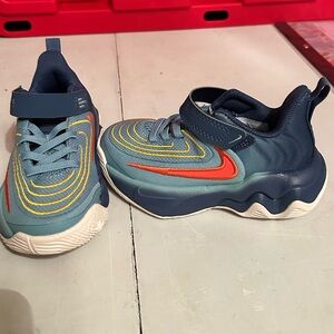 NEW Nike Giannis Immortality Athens Logos 8C Athletic Sneakers Wide Base No Tie